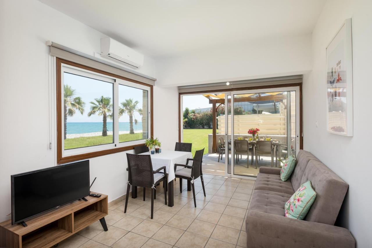 Pebble Beach Apartment オロクリニ エクステリア 写真